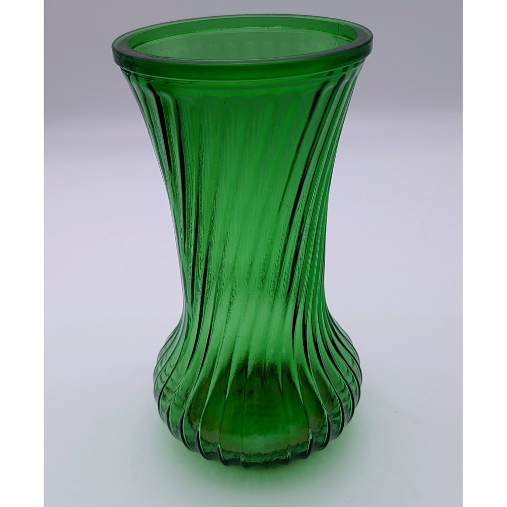 Hoosier Glass 4090 Emerald Green Spiral Optic Swirl Vase Vintage 7 Inch Ribbed